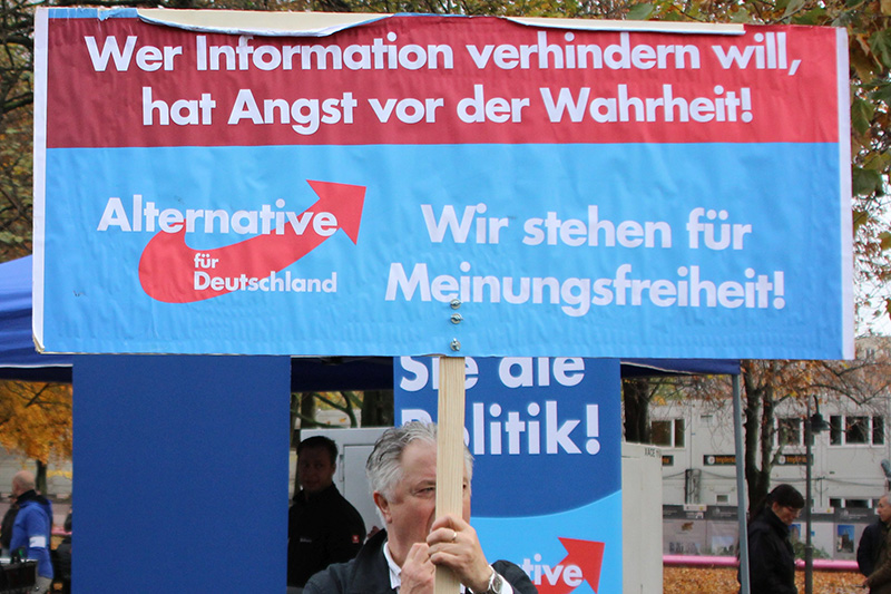 Ein Plakat auf einer AfD-Demonstration in Berlin (Foto: ENDSTATION RECHTS., Archiv)