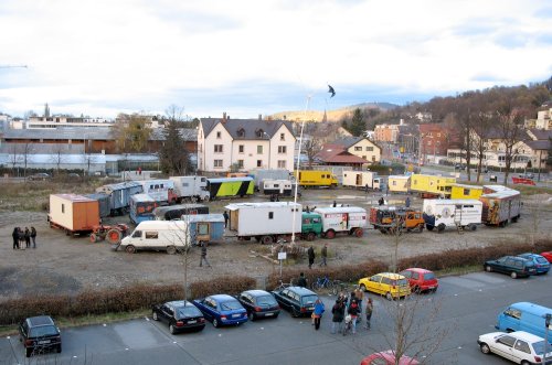 Demonstration für mehr Wagenburgen am 03.12.05 auf dem Freiburger Fahnenmastplatz