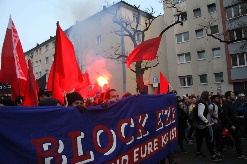 Pyrotechnik im Block