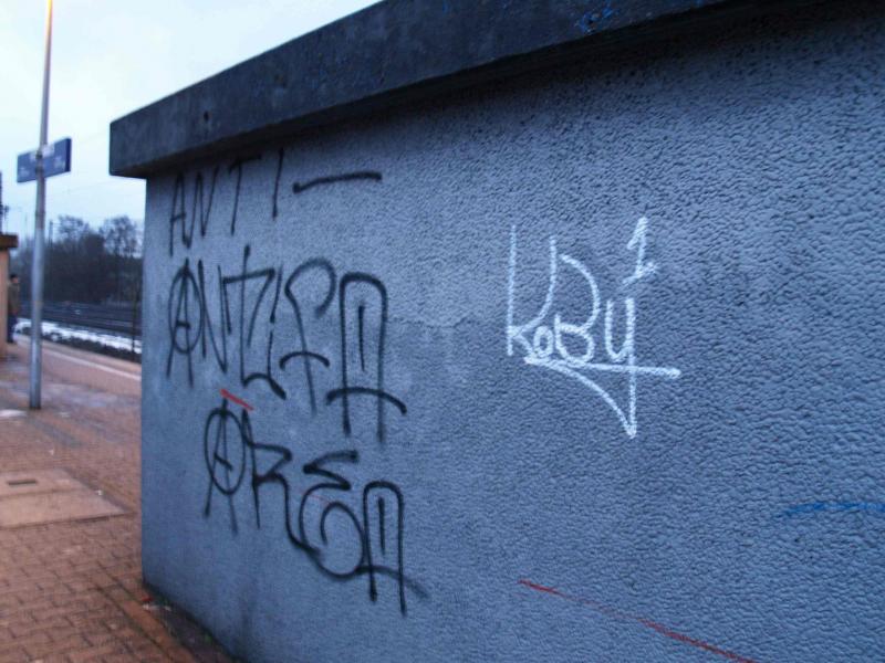 Nazipropaganda in Bochum LangendreerS-Bahn Station (Foto Azzoncao)