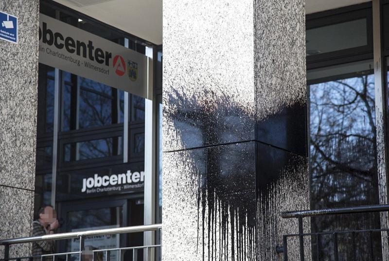 Farbanschlag auf Berliner Jobcenter