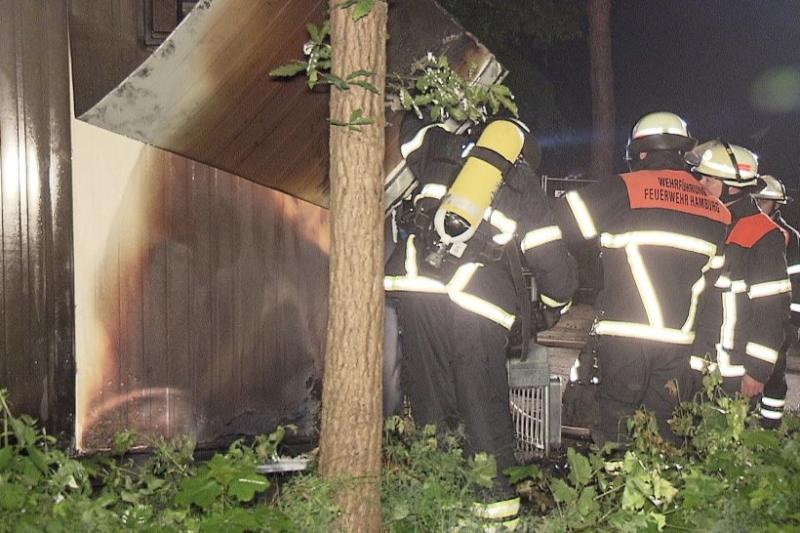 Die Feuerwehr bei den Löscharbeiten