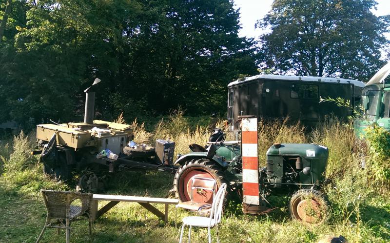 Kleiner Traktor mit etwas größerem Generator