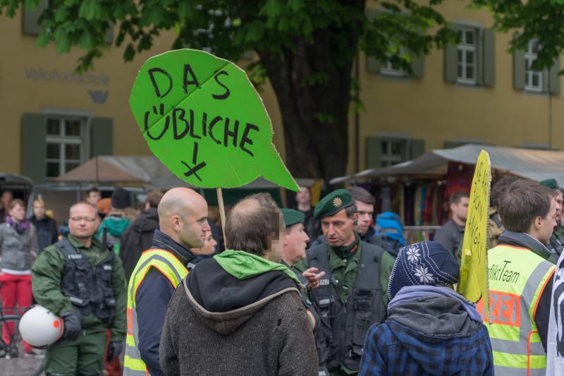 Das Übliche Rumgenerve der Bullen