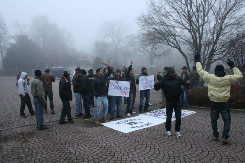 Mit unterschiedlichen Parolen wird auf das Anliegen aufmerksam gemacht