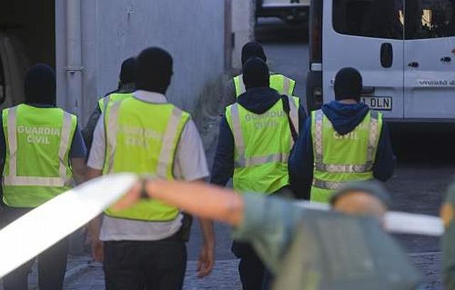 Durchsuchung heute früh im Stadtteil von Donostia Intxaurrondo, der auch die größte Guardia Civil Kaserne beherrbergt