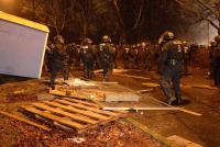 Baustellen und Bauzäune wurden von den Demonstranten nicht wirklich als Hindernis angesehen (Foto: spreepicture)