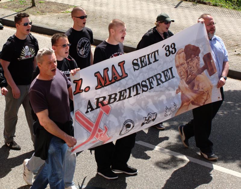 1. Mai 2012 in Speyer: Links am Transparent der "FN Kraichgau" Reinhard Schätz