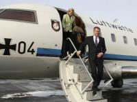 "Nach der Landung in Lahr: Bettina und Christian Wulff steigen aus dem Flugzeug.  | Foto: Elke Günther/BFAL"