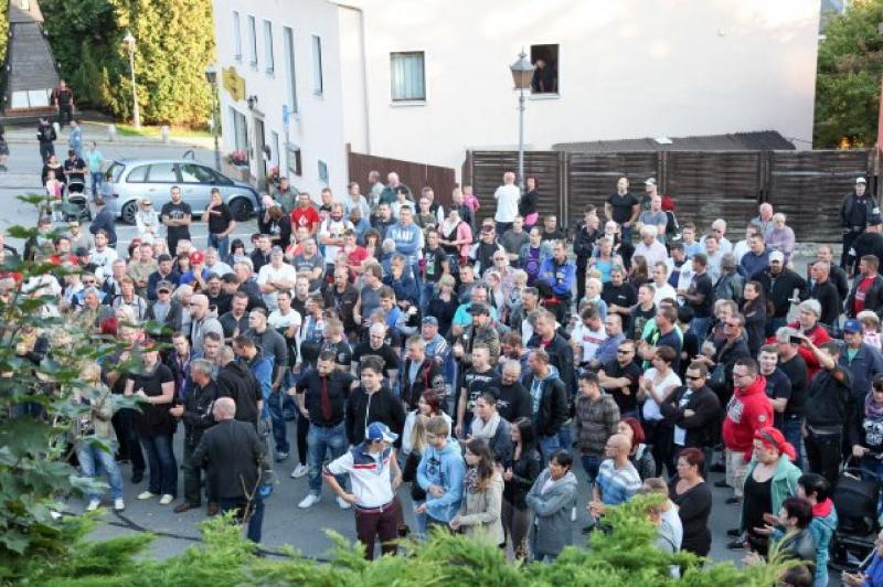 Asylfeindliche Demonstration am 12.9.2015  auf dem Beierfelder Markt