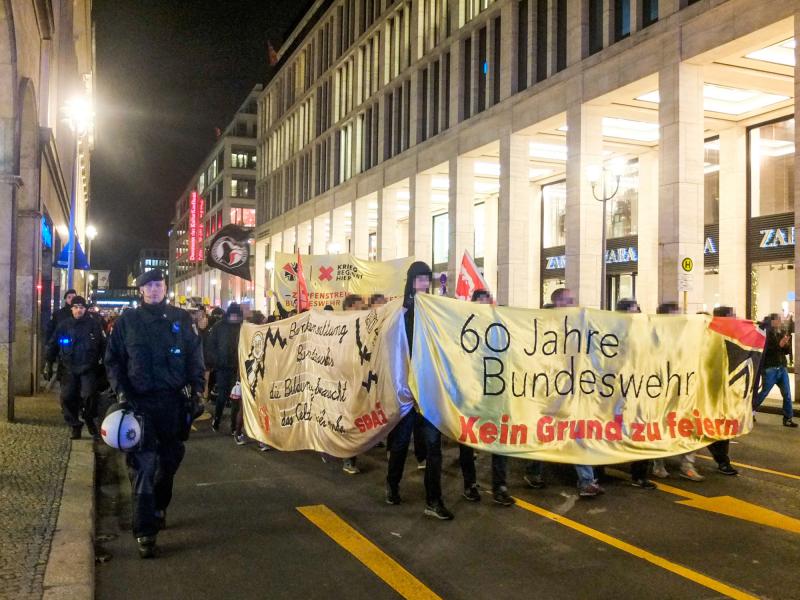 Demo gegen den Zapfenstreich