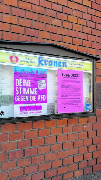  Vor dem Stammtisch des Ortenauer Kreisverbands der AfD in der »Brandeck« wurden am Donnerstag Zettel gegen das Treffen an der Gaststätte angebracht