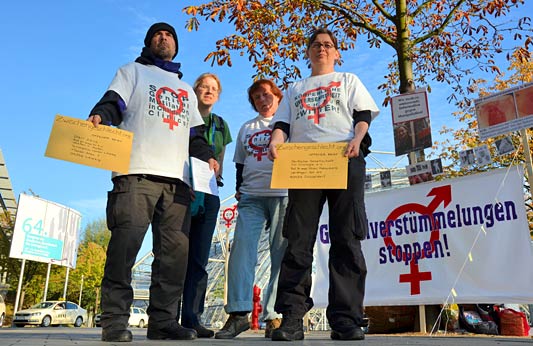 Protest + Übergabe des Offenen Briefes an die "Deutsche Gesellschaft für Urologie (DGU)", Leipzig 28.09.2012