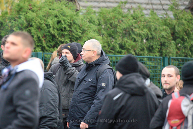 Hendryk Wurzel (Bildmitte, graue Haare)