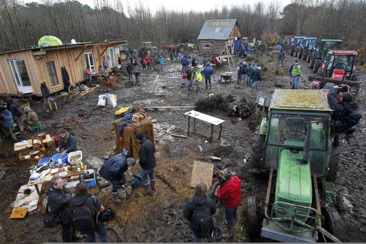 Widerbesetzungsdemo la ZAD