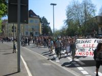 Demozug auf dem Weg Richtung Innenstadt