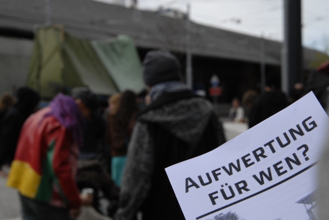 Bild von der Demo gegen Aufwertungspolitik am 21.04.2012