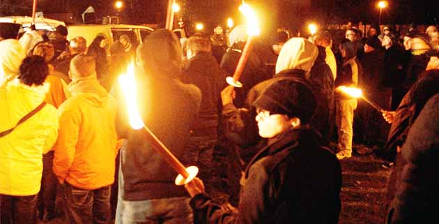 Nazikundgebung am 3. Februar in Schönefeld (Foto: caruso.pinguin, flickr).