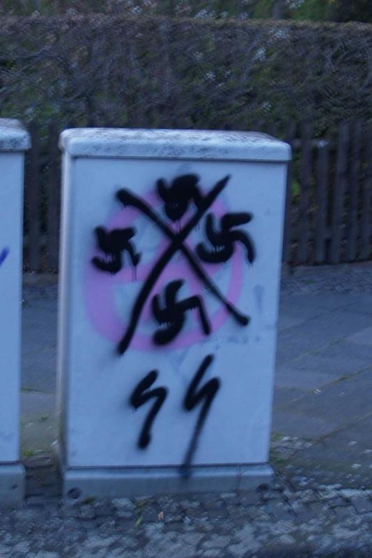 Bochum - Ehrenfeld: NazisprayereiHakenkreuz (Foto Azzoncao)