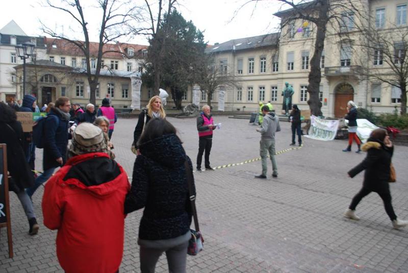 -	"Es gibt in Heidelberg und Umgebung genug freistehende Wohnungen – Lager sind weder nötig noch in irgendeiner Weise menschenwürdig! No Lager ist eine gerechte Forderung!"