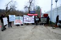 Solidarity action in front of the detention center in Ježevo