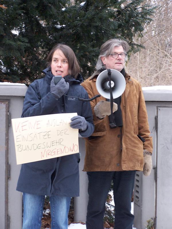 Christine Buchholz (MdB) und Lühr Henken (Friedensratschlag)