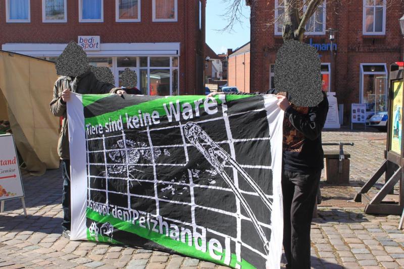 Kundgebung gegen Pelzhandel in Oldenburg i.H.