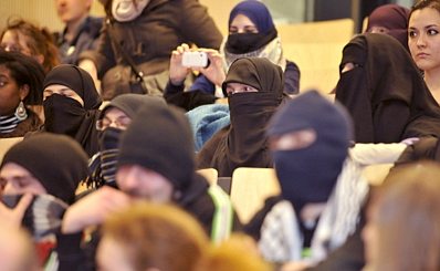 Burka-Pride an der Uni in Brüssel