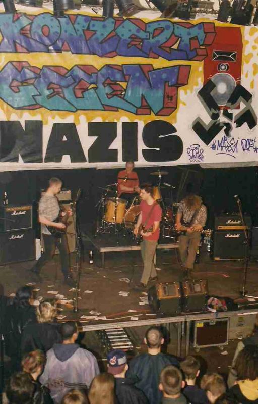 Antifa F.A.U.S.T. - Konzert, (1/1998) Karsten und seine Band Kommerzinfarkt (Foto: Azzoncao)