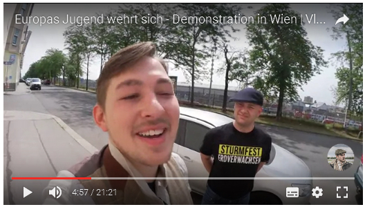 Lars Steinke und Patrick Jäcker (mit IB-Shirt "Sturmfest und Erdverwachsen") am 11.6.2016 in Wien auf dem Weg zur Demonstration der »Identitären Bewegung«. Foto: Screenshot youtube