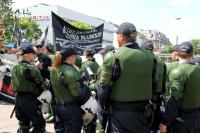 Bullen provozieren bei der 2. Zwischenkundgebung am Bismarckplatz