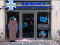 Bundeswehr-Showroom markiert 04