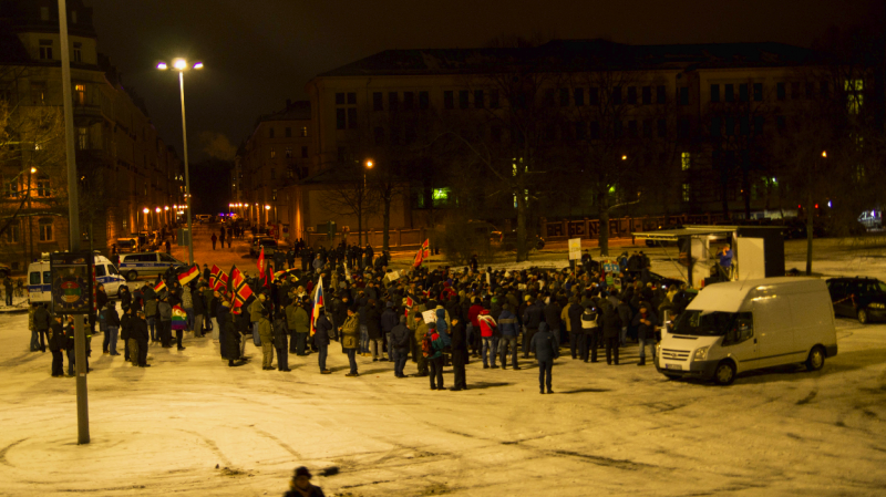 Etwa 350-400 Rassist*innen folgten den Aufruf von Legida