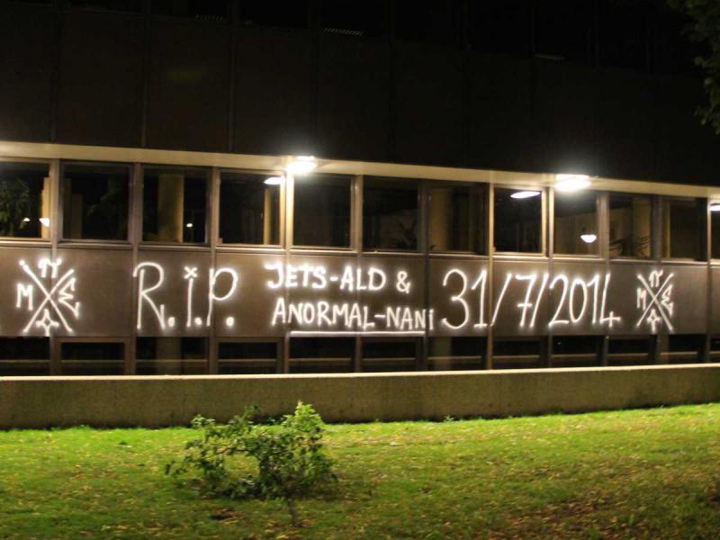 Aussenwand des brasilianischen Konsulats in Amsterdam: "R.I.P. Jets-Ald & Anormal-Nani 31/7/2014" 