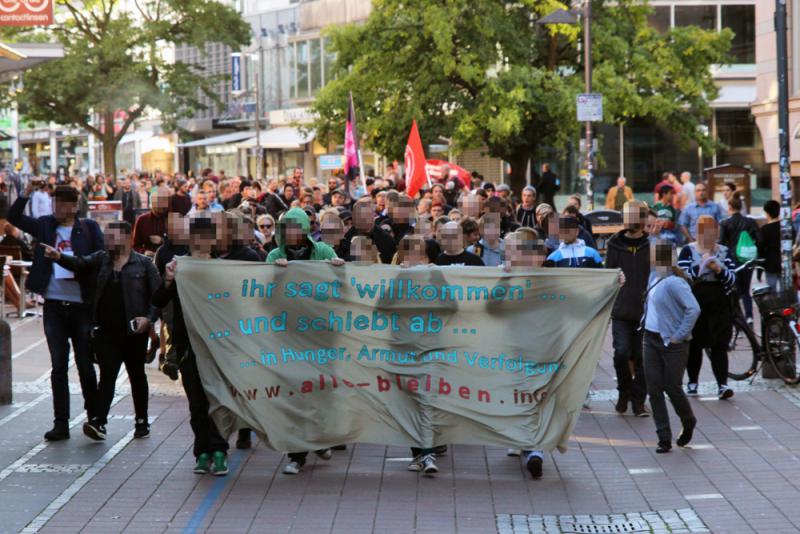 Ihr sagt "willkommen" und schiebt ab.