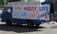 Banner „Wir holen uns unsere Stadt zurück!”