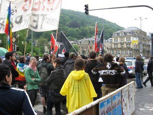 ... noch warten alle, aber gleich geht's als wilde Demo weiter