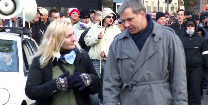 Demonstration der Neonazis für den “Club88″ am 24.11.2007, im Vordergrund “Club88″-Betreiberin Christiane Dolscheid und Anmelder Christian Worch