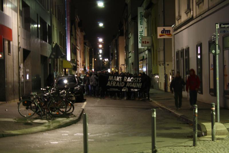 Sponti "Make Racists Afraid Again" durch Frankfurt Bornheim 1