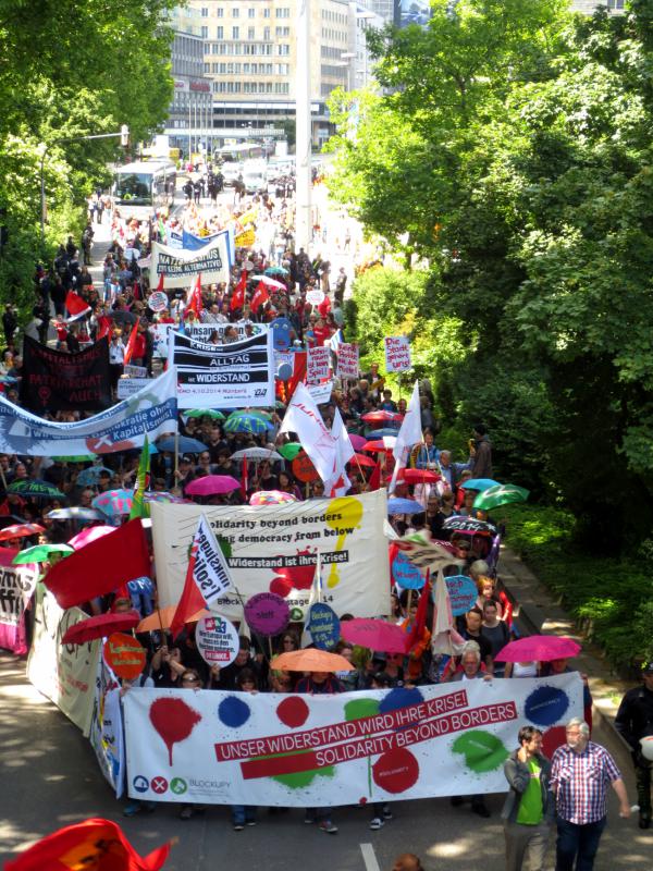 Blockupy-Block auf der Demo in Stuttgart am 17.Mai 2014