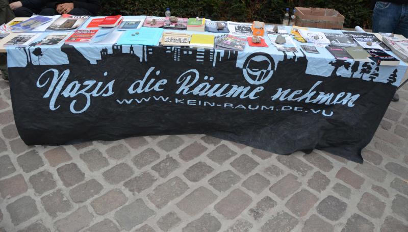 Infostand am Opernplatz