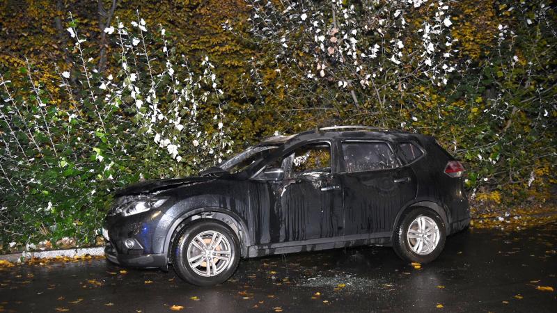 Brennendes Auto Müller-Breslau-Straße Ecke Fasanenstraße Foto: B.Z. / spreepicture