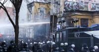 Die Polizei setzte Wasserwerfer gegen die Demonstranten ein.