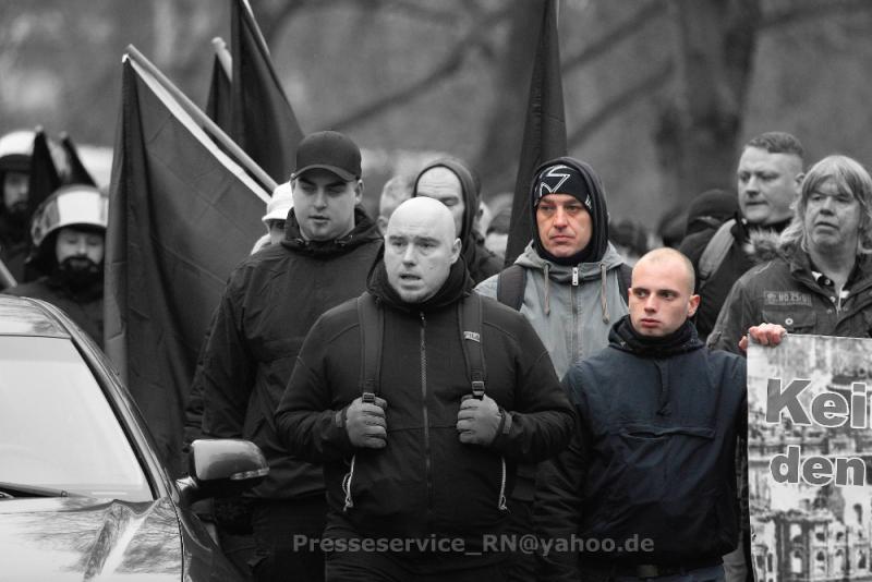 Dennis Rosner und Maik Range am 16.01.2016 beim Naziaufmarsch in Magdeburg 