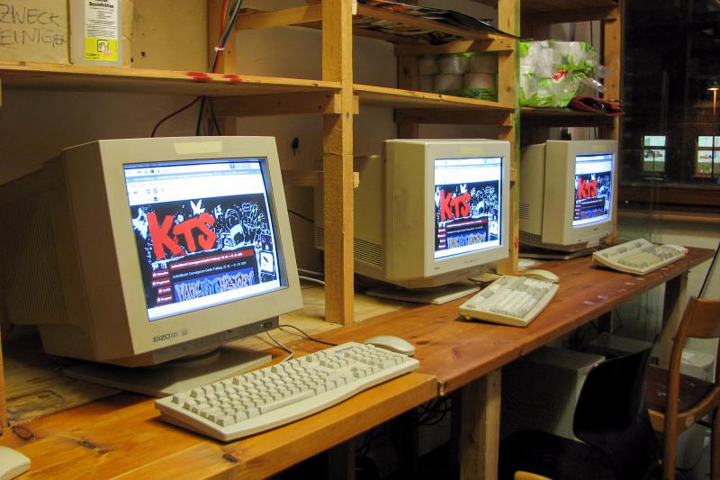 25.03.2009, In der KTS wurde Infrastruktur für die Proteste gegen den NATO-Gipfel in Strasbourg und Kehl zur Verfügung gestellt: Convergence Center, Medienzentrum und ein Ticker des neu gegründeten Indymedia linksunten.