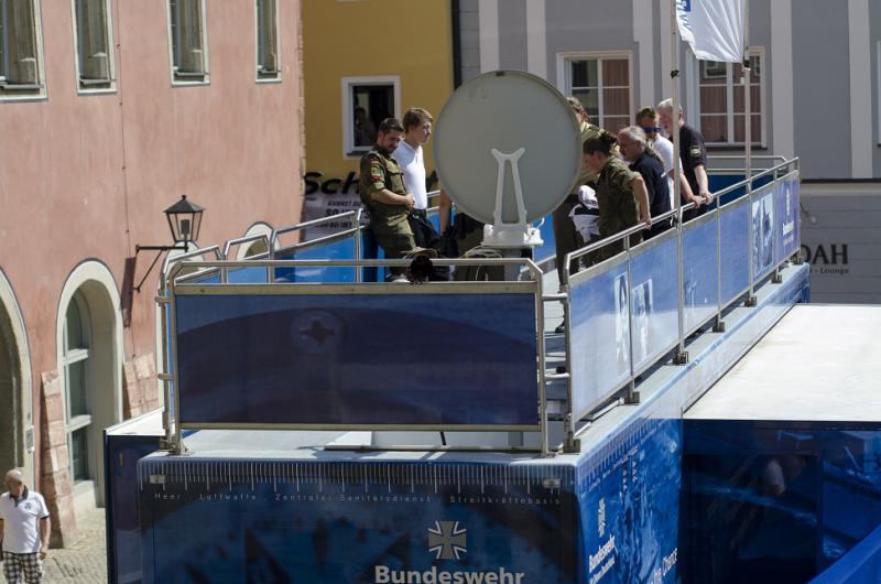 Antimilitarist_innen besetzen Bundeswehrwerbetruck 7