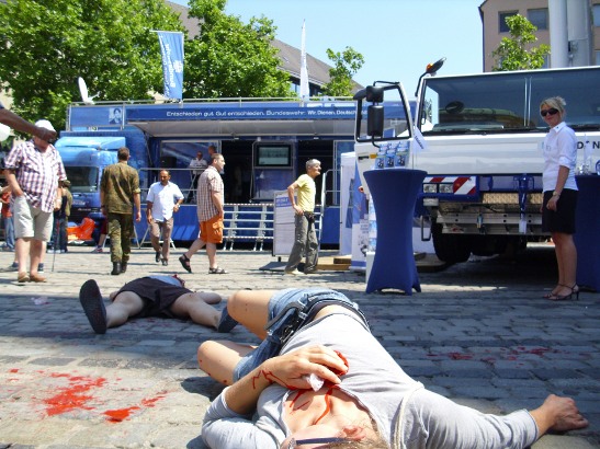 Blutige Proteste gegen Bundeswehr