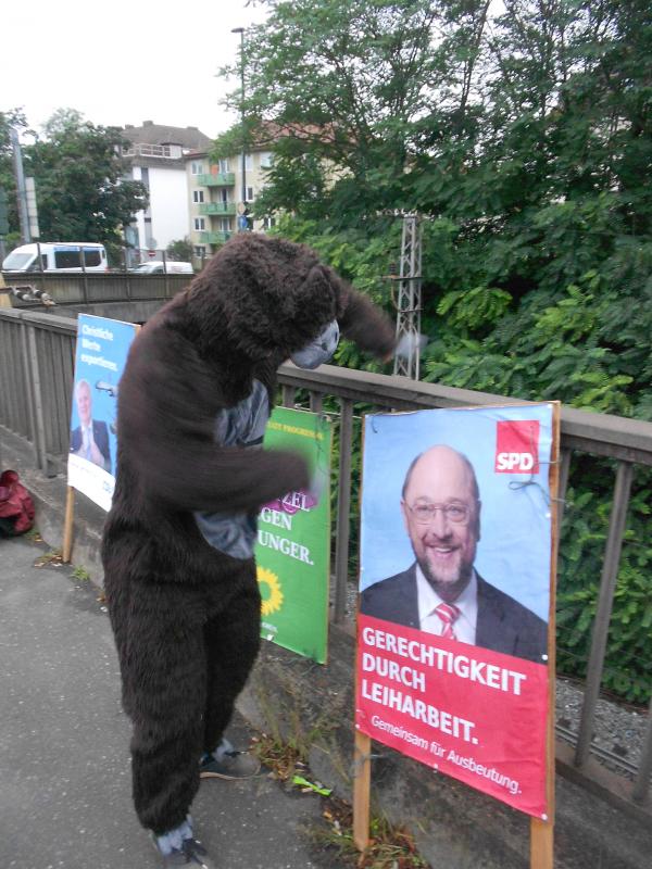 Wahlplakate als politische Satire - 1