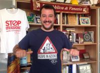 Im April 2015 verspricht Matteo Salvini, die Romalager "auszuradieren":"Poi rado al suolo i campi rom"