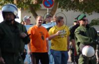 Wössner (rechts) mit Patrick Zwerger (links) auf der Nazidemo in Friedrichshafen am 3.10.2009